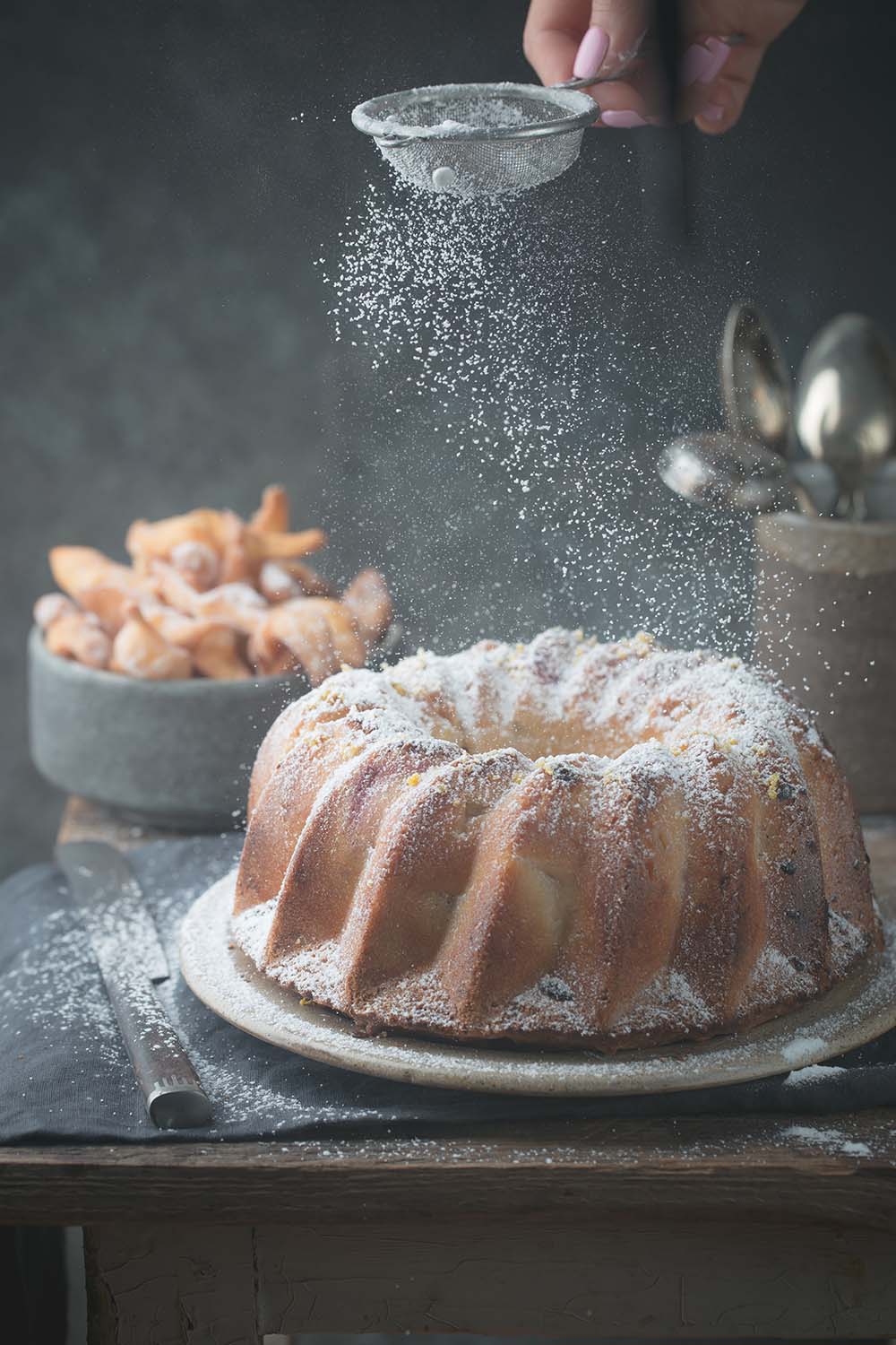 babka-majonezowa-posypana-cukrem-pudrem