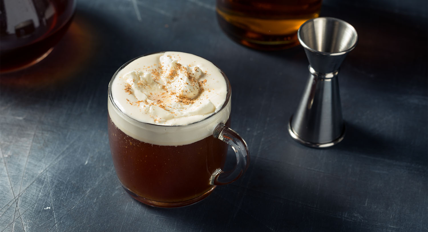 kawa-po-irlandzku-kawa-irlandzka-irish-coffee-kawa-z-alkoholem-cukrem-bitą-śmietaną