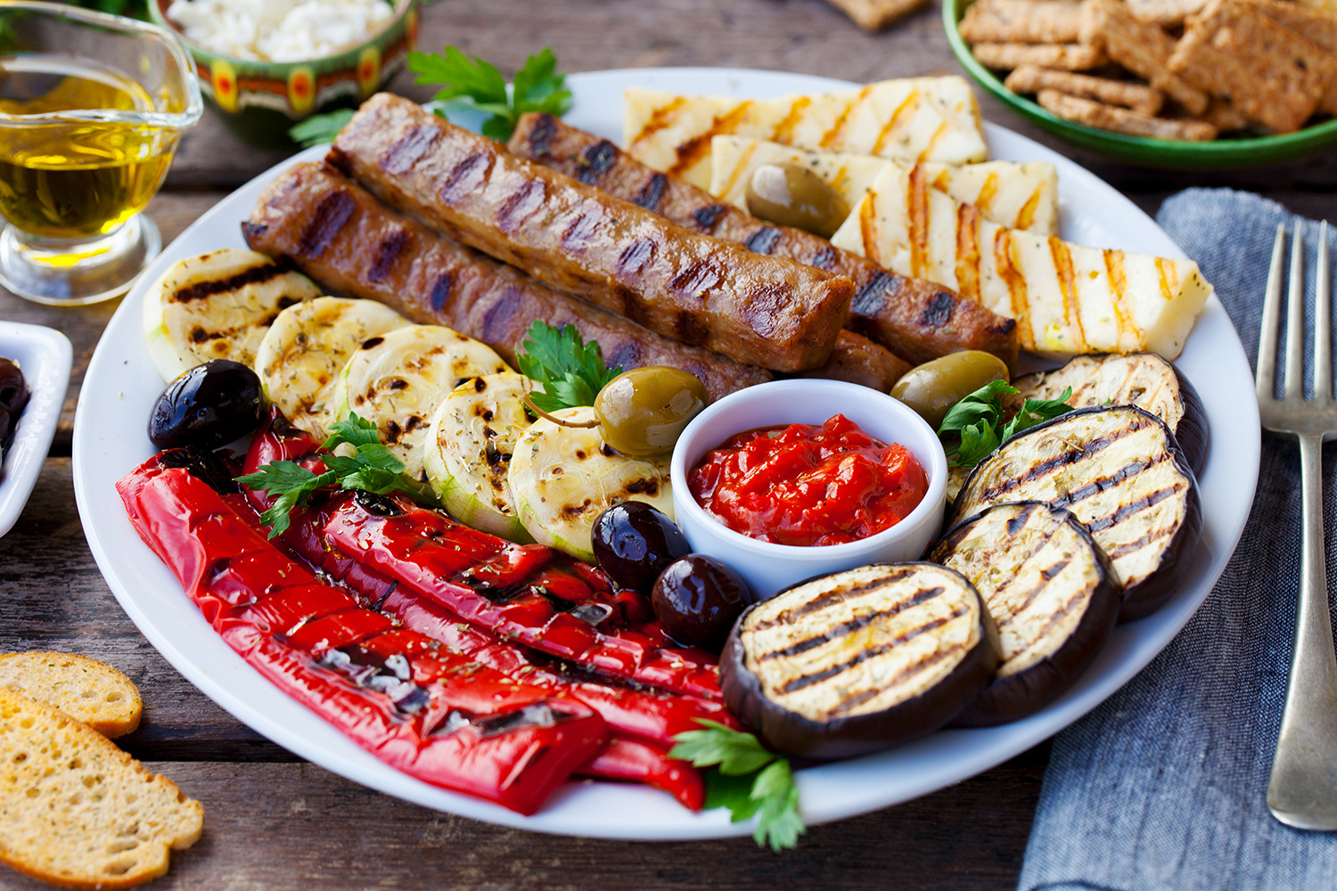 grill-kontaktowy-grillowane-warzywa-papryka-cukinia-bakłażan-grillowany-ser-ser-halloumi-grillowane-mięso-szaszłyk